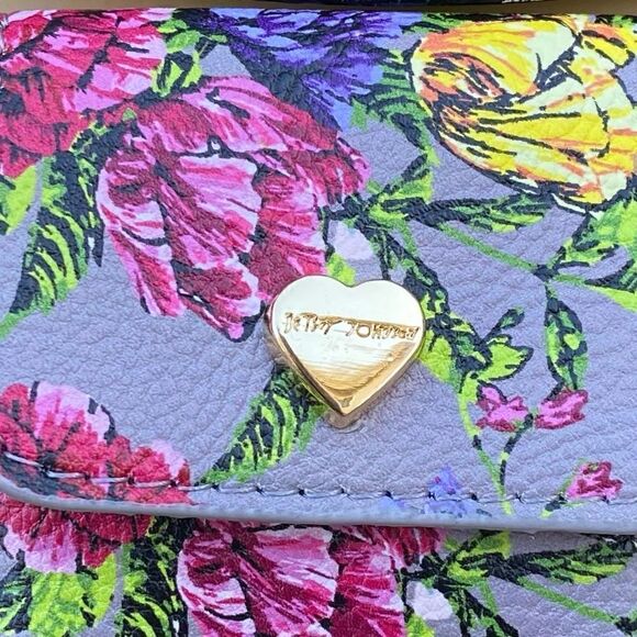 Betsey Johnson Floral Aipod/Ear Bud Holder. EUC! - Picture 2 of 4